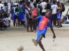 Ragazzi che giocano a calcio